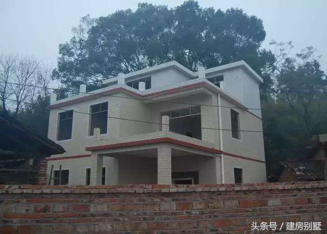 偏僻山村父母承包全村50%土地耕種，自建三層樓房為兒娶妻