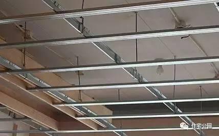 裝吊頂龍骨最容易偷工減料的3種方式，施工隊敢這么做立馬叫他走人！