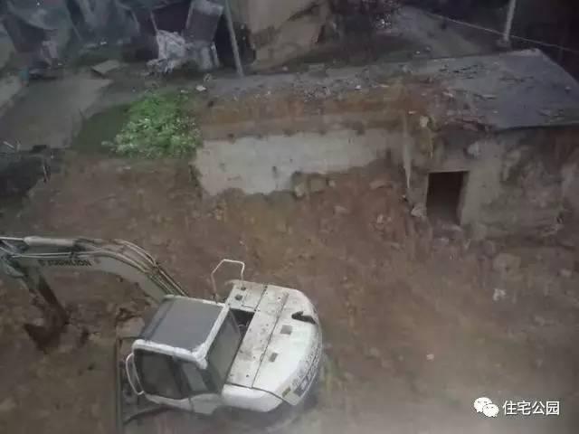 重慶蓋房直播，房主充當小工親自上陣，建成36萬引全村圍觀！