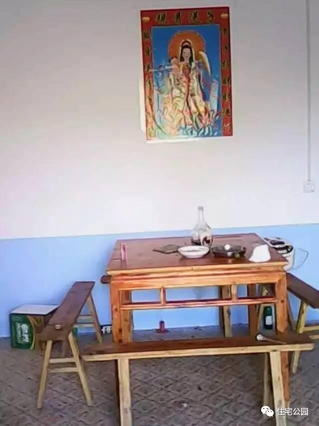 重慶蓋房直播，房主充當小工親自上陣，建成36萬引全村圍觀！