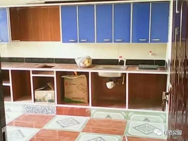 重慶蓋房直播，房主充當小工親自上陣，建成36萬引全村圍觀！