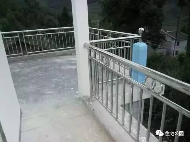 重慶蓋房直播，房主充當小工親自上陣，建成36萬引全村圍觀！