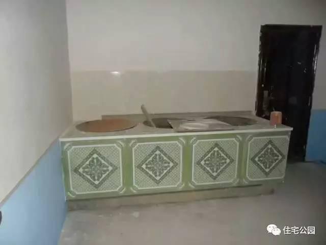 重慶蓋房直播，房主充當小工親自上陣，建成36萬引全村圍觀！