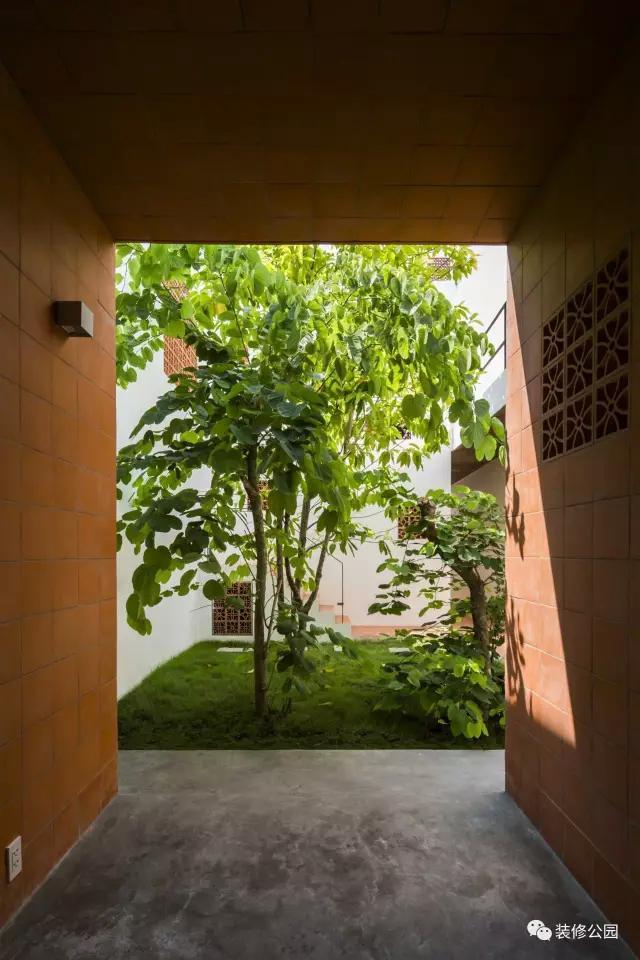 自建房屋做民宿，花磚庭院連廊不可少，狹長地塊也不怕