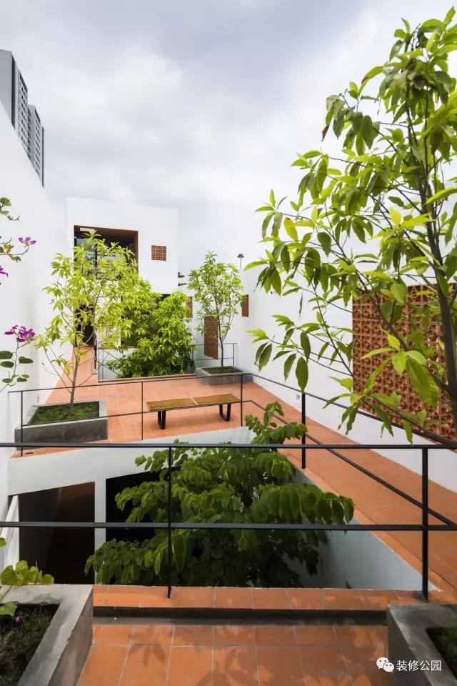 自建房屋做民宿，花磚庭院連廊不可少，狹長地塊也不怕