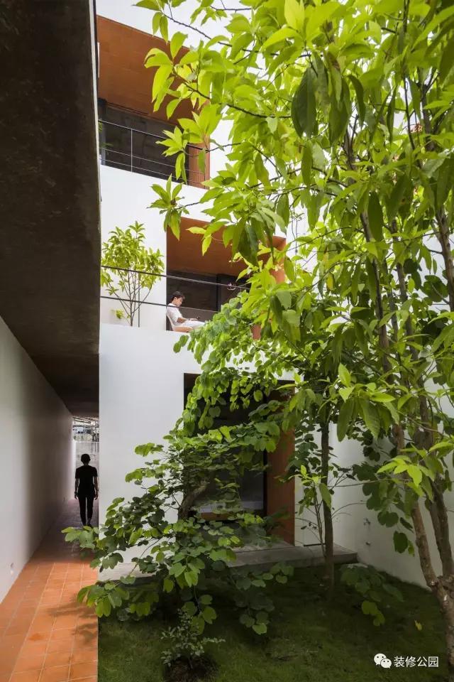 自建房屋做民宿，花磚庭院連廊不可少，狹長地塊也不怕