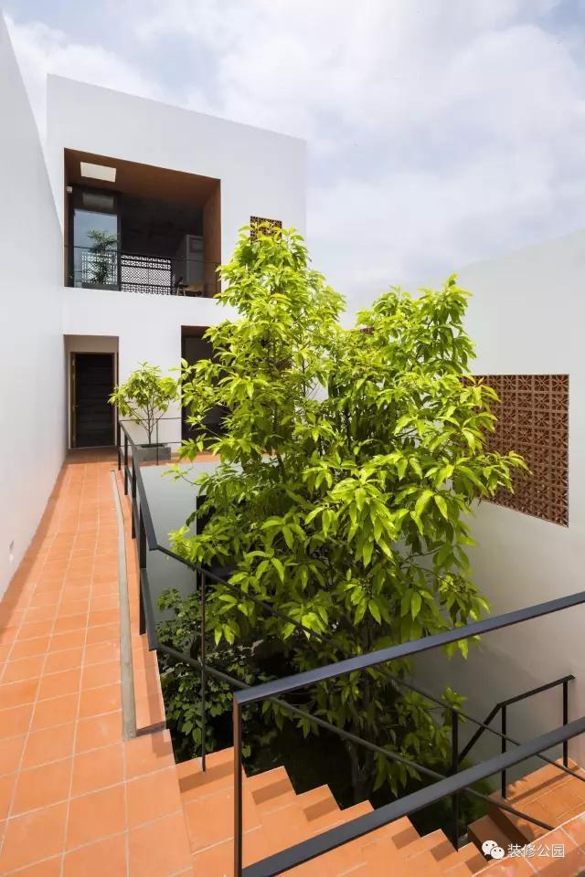 自建房屋做民宿，花磚庭院連廊不可少，狹長地塊也不怕