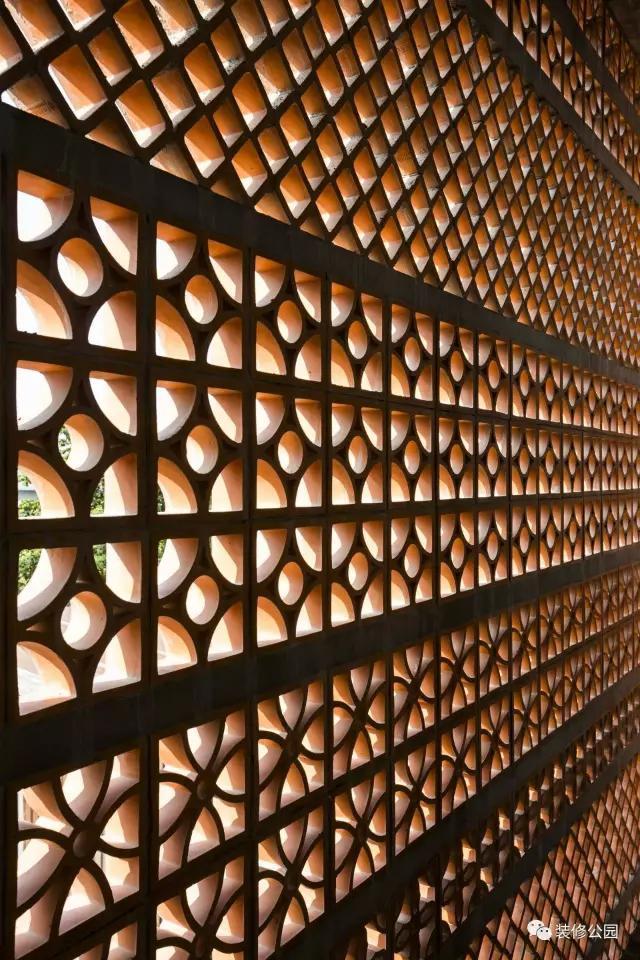 自建房屋做民宿，花磚庭院連廊不可少，狹長地塊也不怕