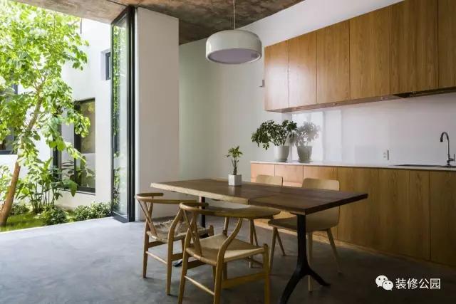 自建房屋做民宿，花磚庭院連廊不可少，狹長地塊也不怕