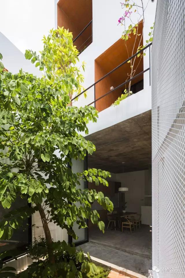 自建房屋做民宿，花磚庭院連廊不可少，狹長地塊也不怕