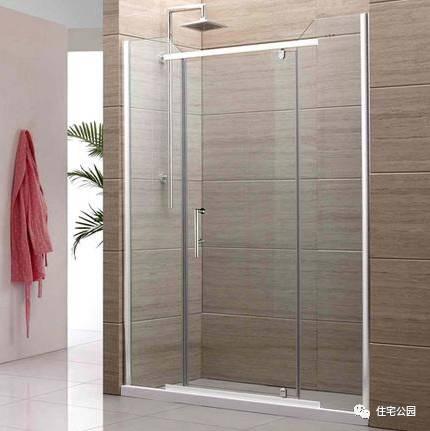 內開外開平推？一棟房5個衛生間裝了4種門！朋友一解釋決定回家弄一樣