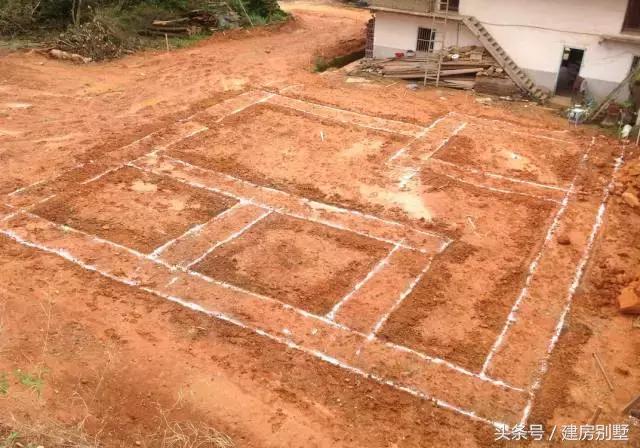 建房不易，開工一年多了，還只有個毛坯空殼子