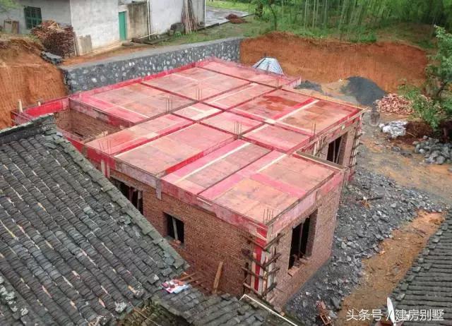 建房不易，開工一年多了，還只有個毛坯空殼子