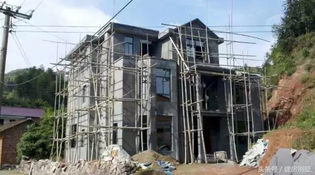 浙江網(wǎng)友自建三層別墅，拿100萬的別墅跟我換也不要