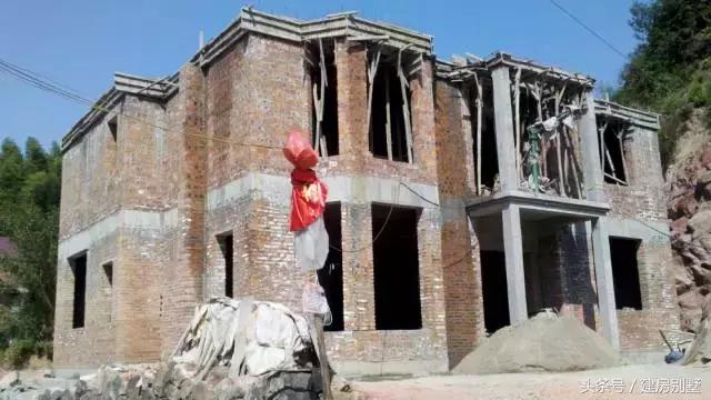 浙江網(wǎng)友自建三層別墅，拿100萬的別墅跟我換也不要