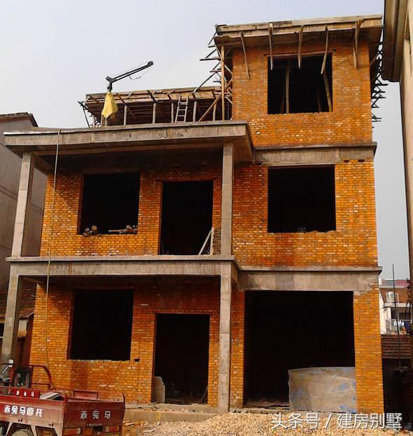 80后小夫妻25萬農村自建房，毛石基礎引熱議