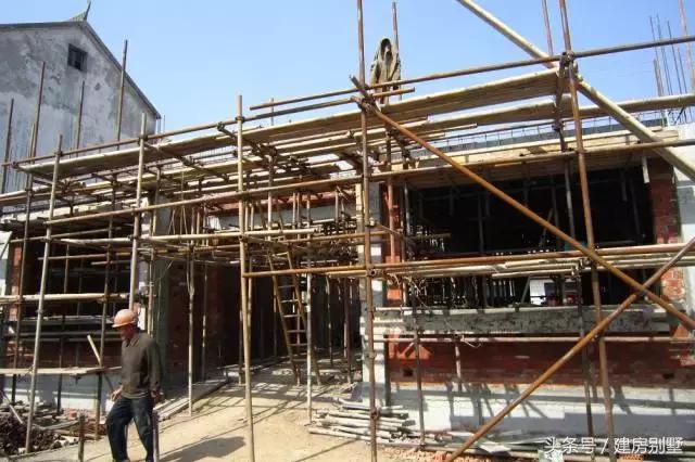 江蘇美女回娘家干了件動靜不小的事兒，鄰村的都跑來看熱鬧