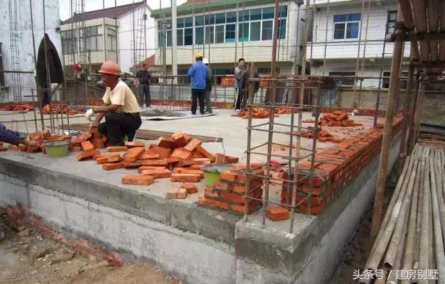 江蘇美女回娘家干了件動靜不小的事兒，鄰村的都跑來看熱鬧