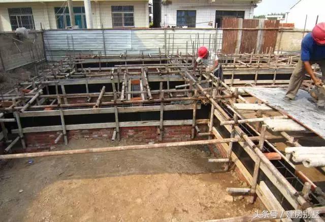 江蘇美女回娘家干了件動靜不小的事兒，鄰村的都跑來看熱鬧