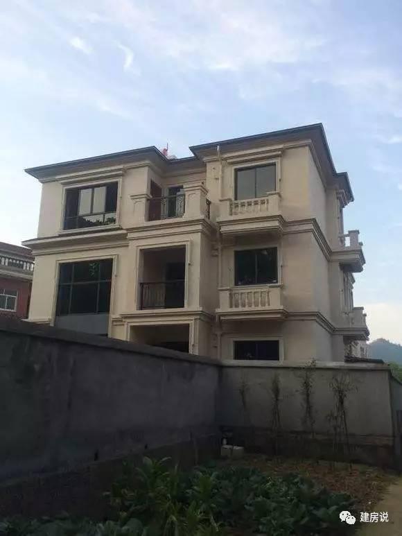 不到50萬建的三層農村別墅，真石漆外墻提高了檔次