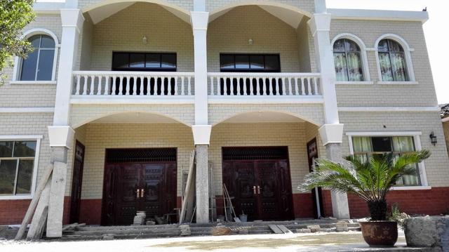 貴州農村兄弟10萬建雙拼自建房，和別墅有的一比