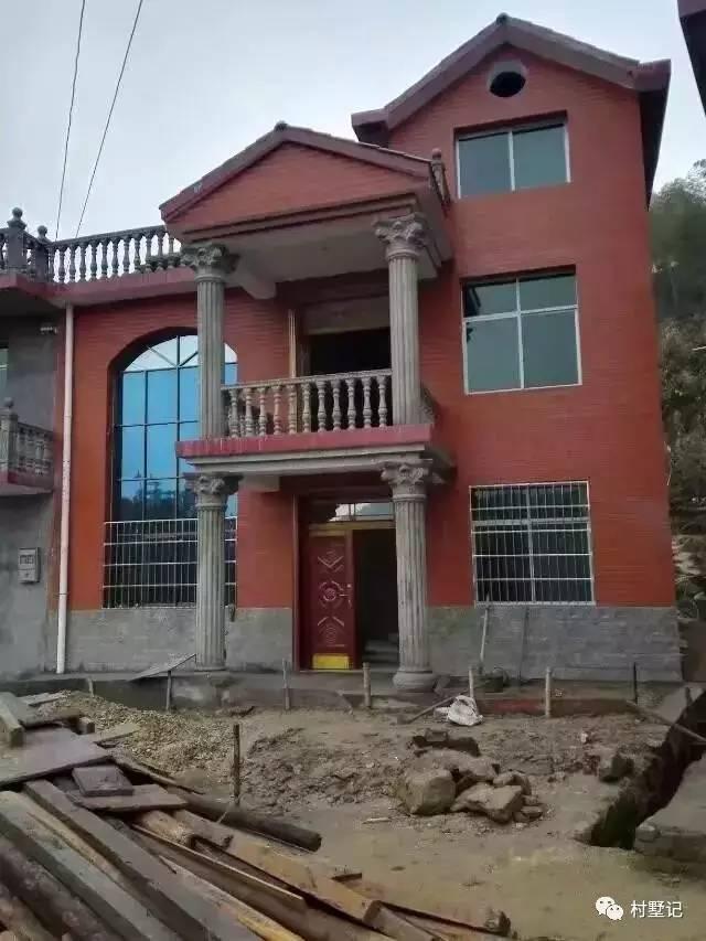 五款建成的別墅，現(xiàn)在農(nóng)村都要這樣做落地窗，才顯得大氣