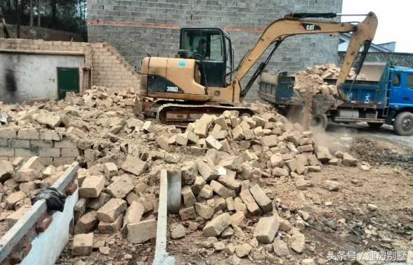 女漢子大年三十不看春晚籌劃建房，有壁爐、露臺和薔薇花墻