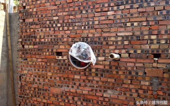 女漢子大年三十不看春晚籌劃建房，有壁爐、露臺和薔薇花墻