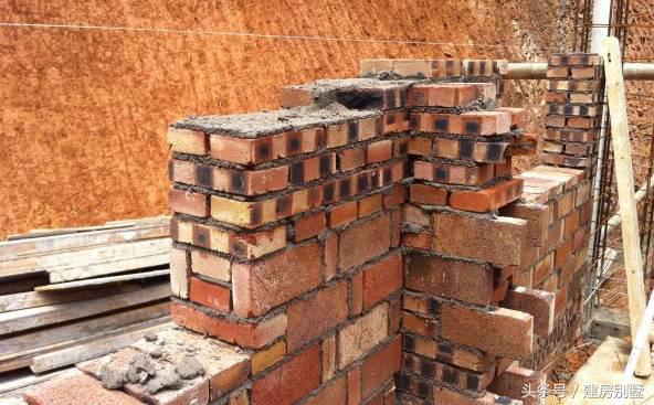 女漢子大年三十不看春晚籌劃建房，有壁爐、露臺和薔薇花墻