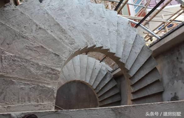 上海兄妹自建兩棟農村別墅，父母住在一層小平房，合適嗎？