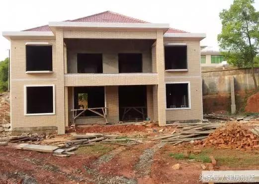 拆掉50年代的祖屋建二層別墅，卻被諷工廠流水線制造，為何？