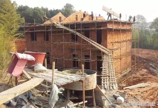 拆掉50年代的祖屋建二層別墅，卻被諷工廠流水線制造，為何？