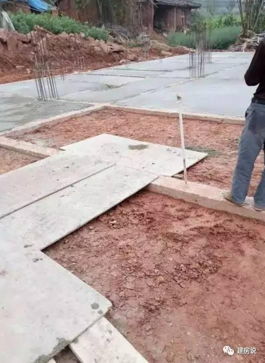 四川兄弟倆花65萬自建三層別墅，外觀漂亮經(jīng)濟實用