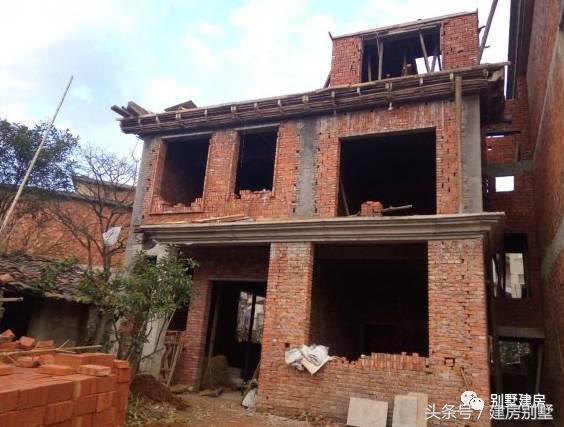 江西老表50萬自建農村別墅，做了件讓全家都揚眉吐氣的事兒