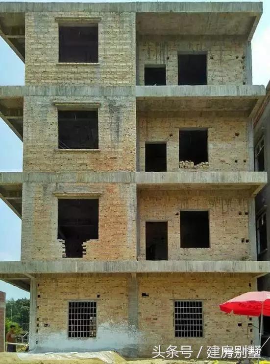 廉江海鮮老板自建四層農村別墅，價值70萬，你說值不值？