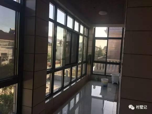 「附裝修實拍」兩層自建農村別墅，看后才覺得自家的房子白建了