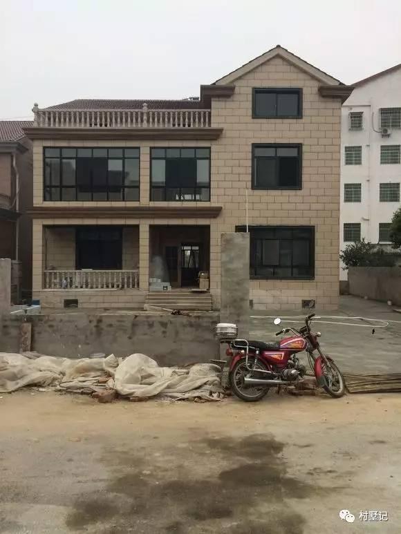 「附裝修實拍」兩層自建農村別墅，看后才覺得自家的房子白建了