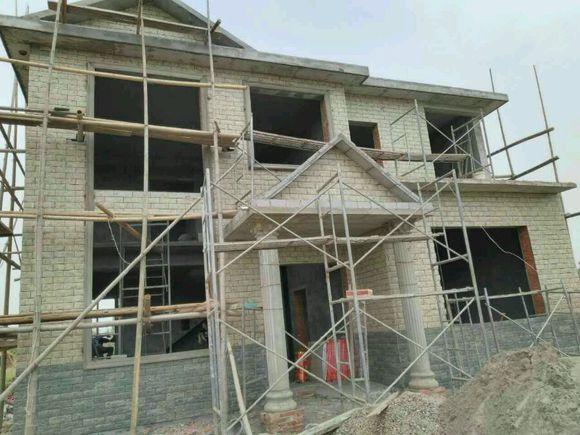 小伙花50萬為父母建別墅養(yǎng)老，卻被網(wǎng)友噴慘了