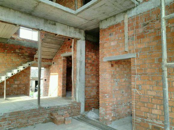 小伙花50萬為父母建別墅養(yǎng)老，卻被網(wǎng)友噴慘了