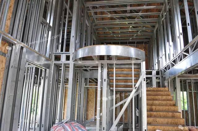 不用一磚一瓦建能抗9級(jí)地震的別墅，建造時(shí)間還特別短