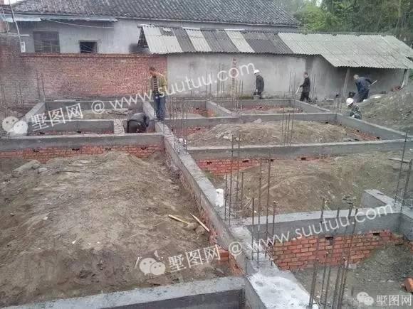 紅白搭配新農村三層大別墅，即精致又美觀好看極了！