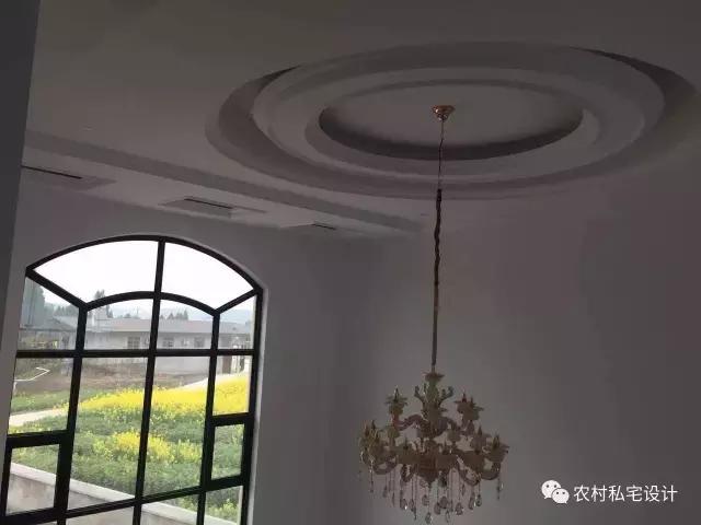 網(wǎng)友曬50萬農(nóng)村別墅，依山傍水還有花田半畝，鄰居嫉妒到不行