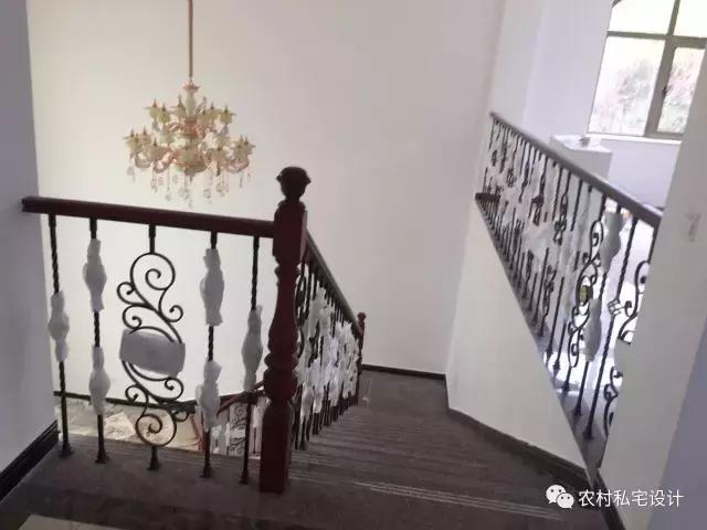 網(wǎng)友曬50萬農(nóng)村別墅，依山傍水還有花田半畝，鄰居嫉妒到不行