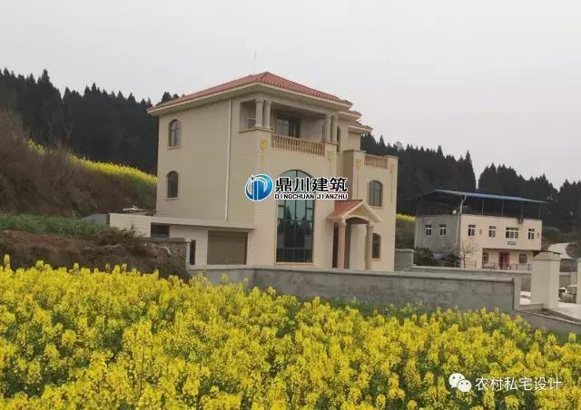 網(wǎng)友曬50萬農(nóng)村別墅，依山傍水還有花田半畝，鄰居嫉妒到不行