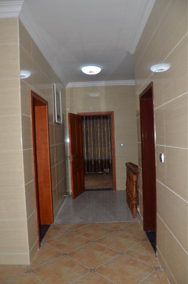 本套小別墅建成后，全村男女老少都來圍觀，主體30萬，貴嗎？