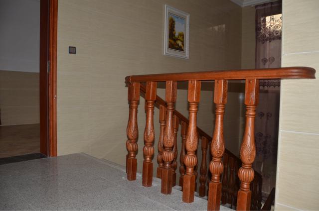 本套小別墅建成后，全村男女老少都來圍觀，主體30萬，貴嗎？