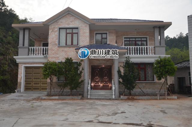 本套小別墅建成后，全村男女老少都來圍觀，主體30萬，貴嗎？