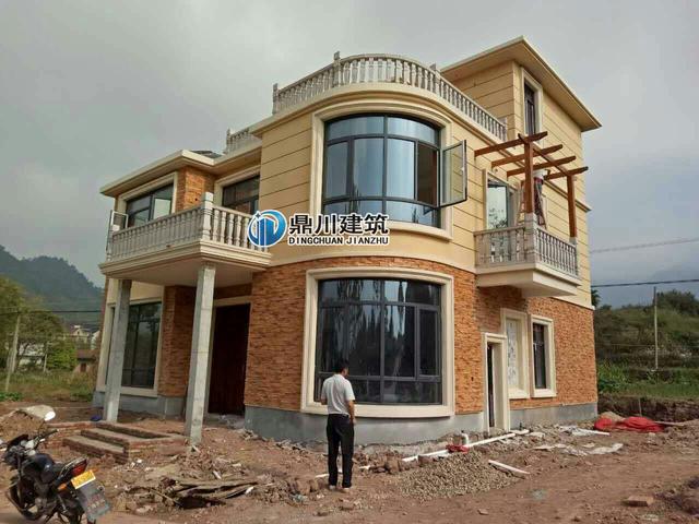 這款三層簡歐小別墅，都說建出來比效果圖好看，你們覺得呢？