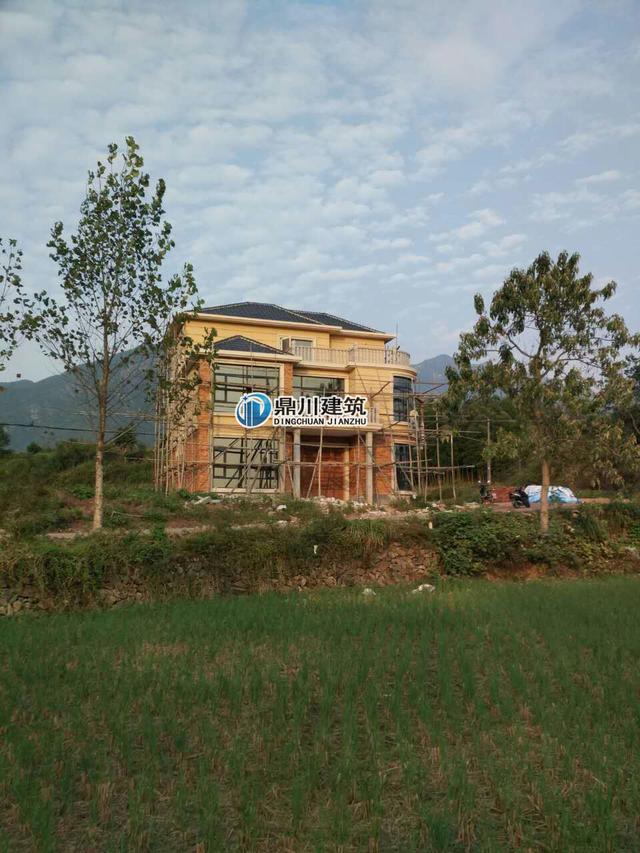 這款三層簡歐小別墅，都說建出來比效果圖好看，你們覺得呢？