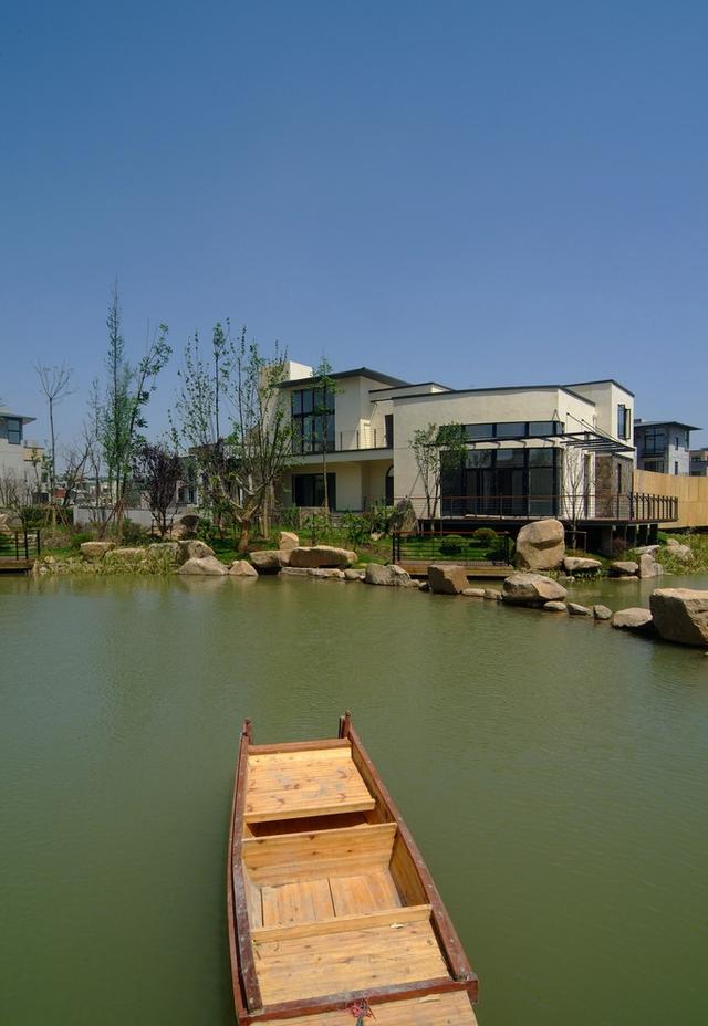 真羨慕農(nóng)村人，有地可以建別墅，要是我做夢都會笑醒的